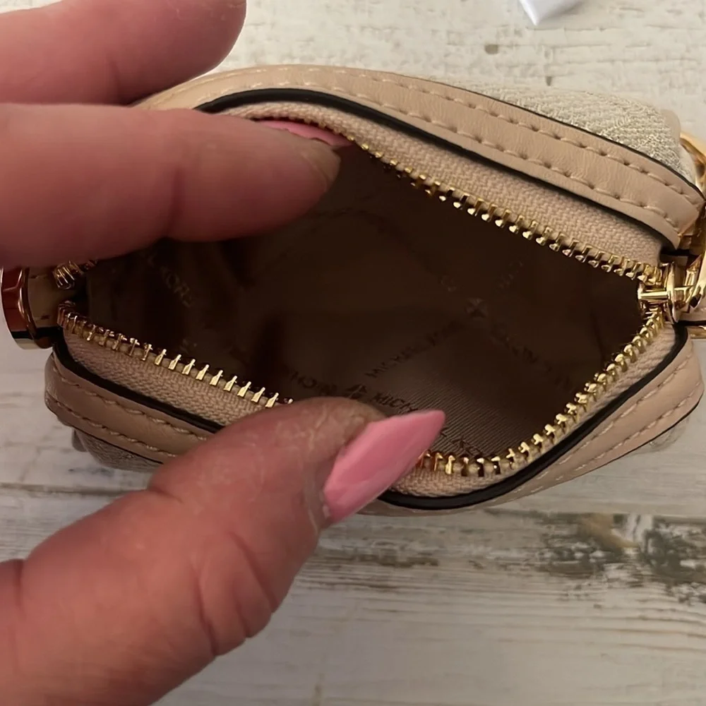 NWOT Michael Kors Zooey Micro Barrel Pouch.